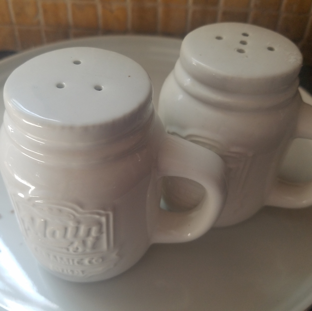 Paper ans salt jars